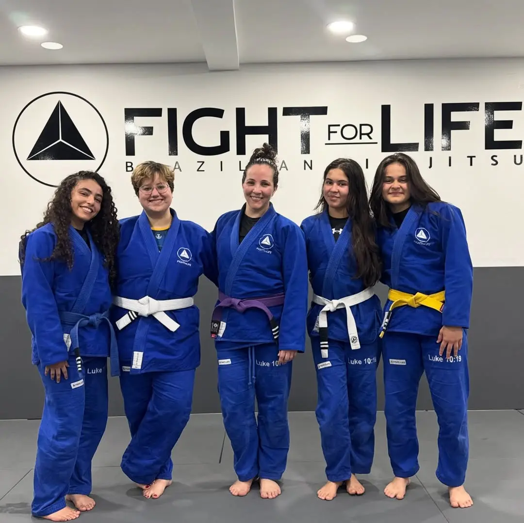 Women training Brazilian Jiu-Jitsu together